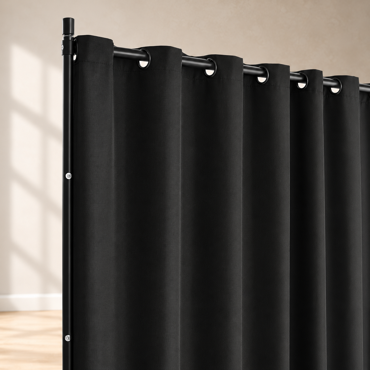 Cloison mobile sur roulettes, métal et tissu, 308,5 x 245,5 cm — détail du haut